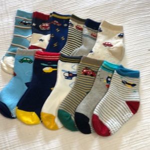 NWOT boys non slip socks 12 pair
